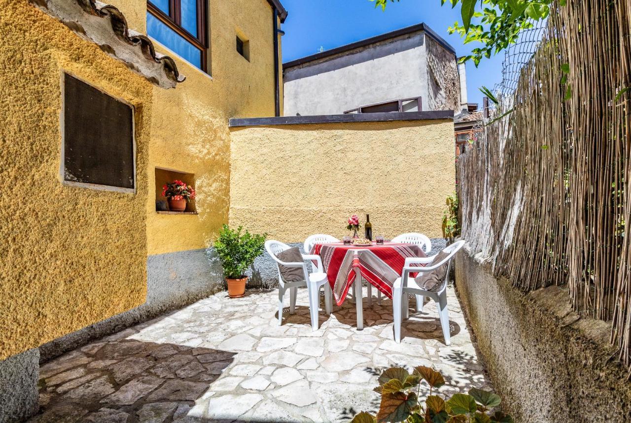 Casa Vacanze 'Zia Lucia' Lägenhet Sarconi Exteriör bild